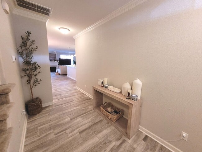 Building Photo - Gorgeous Townhome-Style Condo in Virginia Beach!