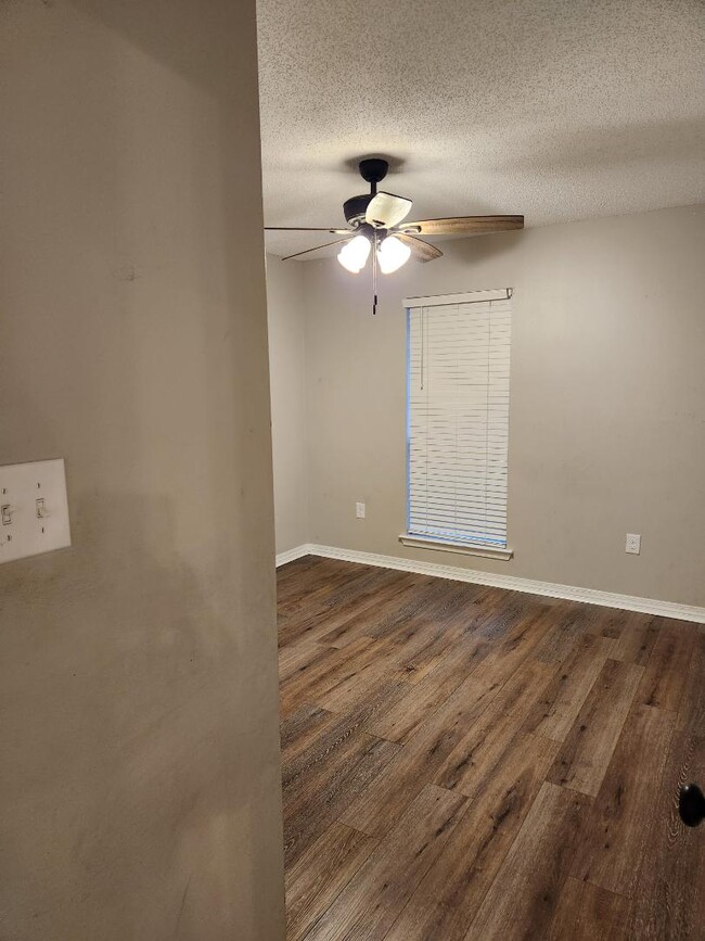 Building Photo - 9321 Champion Cir S