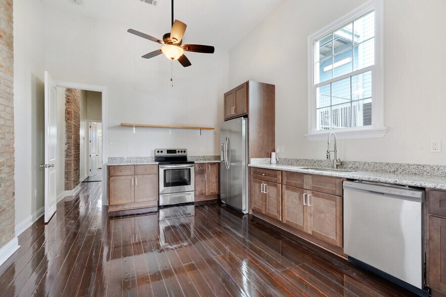 Building Photo - 1618 Marigny St
