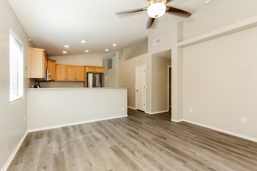 Building Photo - 6898 W Quailwood Way