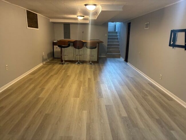 Building Photo - Charming North Side 2 Bedroom Home Near ISU Memorial Stadium!