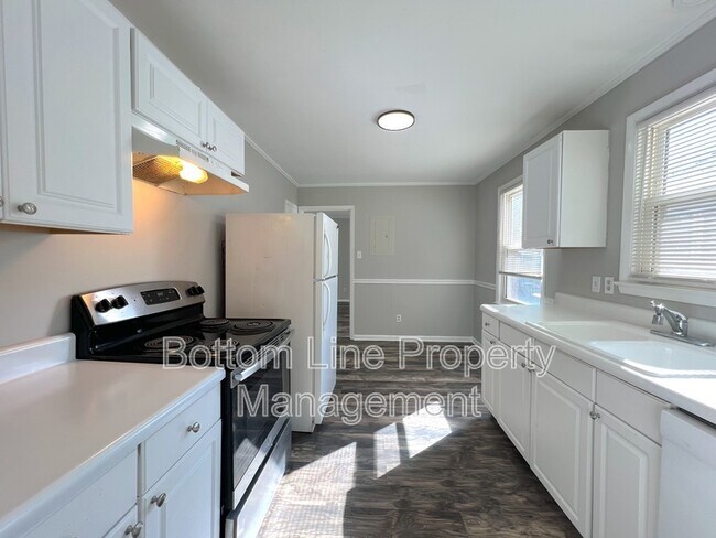 Building Photo - 1529 Newcastle St