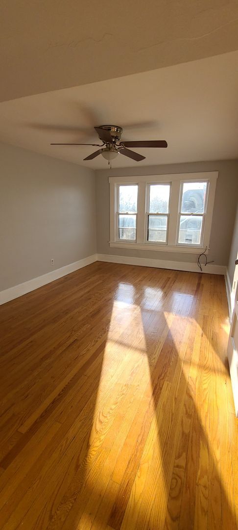 Building Photo - 1 Bedroom 3rd Floor Attic Apartment in Old...
