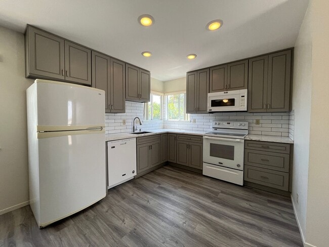 Primary Photo - MOVE IN READY studio w/appliances + utilit...