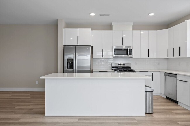 Building Photo - Stylish & Spacious Home in Prime Durham Location – Modern Living with Comfort & Convenience