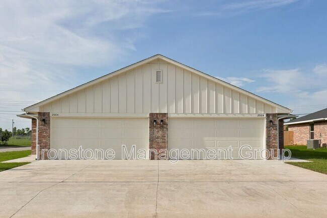 Building Photo - 200 NW 122nd St