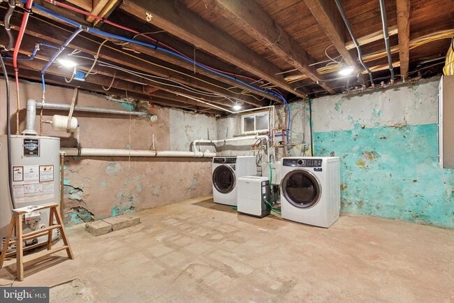 Building Photo - 439 Old Elm St