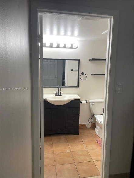 Building Photo - 570 S Park Rd