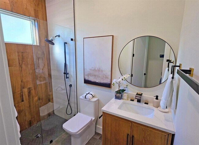 Building Photo - Bold Contemporary Sarasota Luxury Home. 4 Beds/ 4 Baths. Private Pool and Summer Grill.