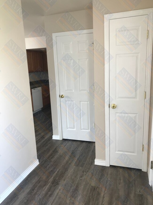 Building Photo - 2229 Westridge Dr
