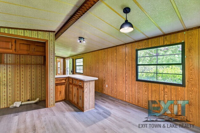 Building Photo - Peaceful Country Living in Gasburg, VA!
