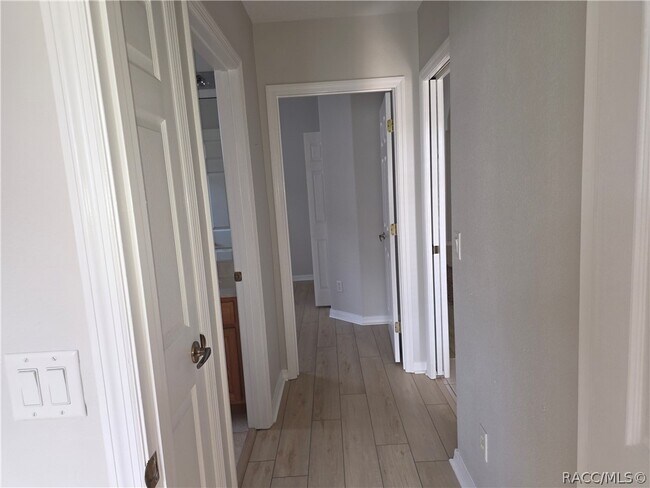 Building Photo - 1641 N Shadowview Path