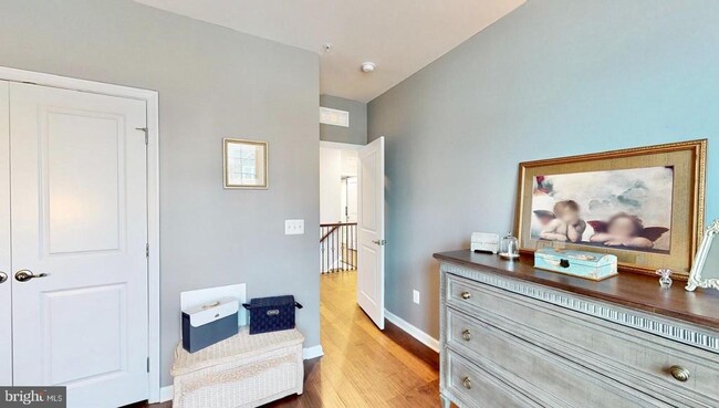 Building Photo - 7075 Darbey Knoll Dr