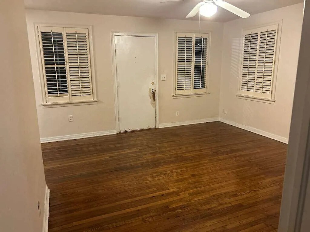 Building Photo - 2652 Merwyn Rd