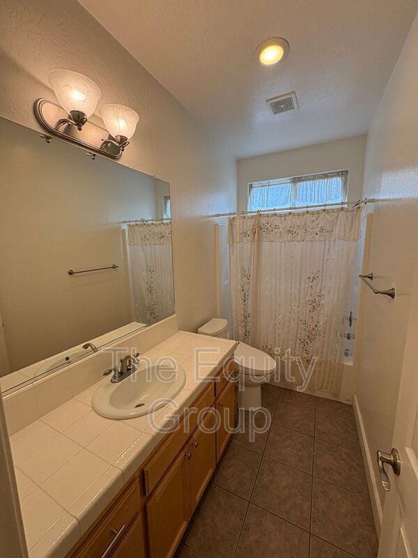 Building Photo - 144 E Reese Ave