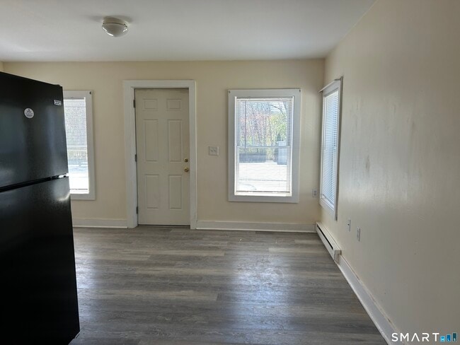 Building Photo - 166 Norwich Ave