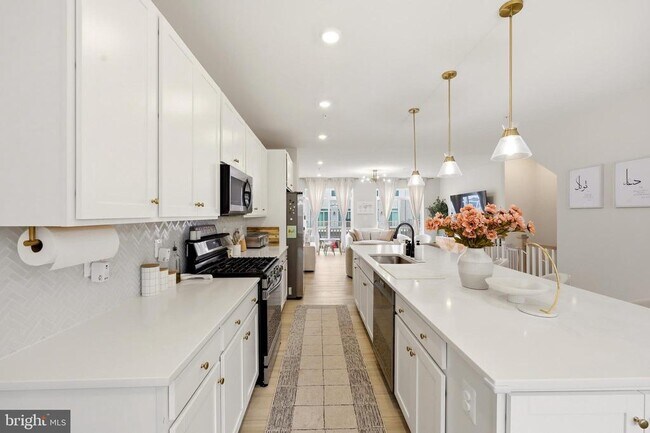 Building Photo - 22810 Tawny Pne Sq