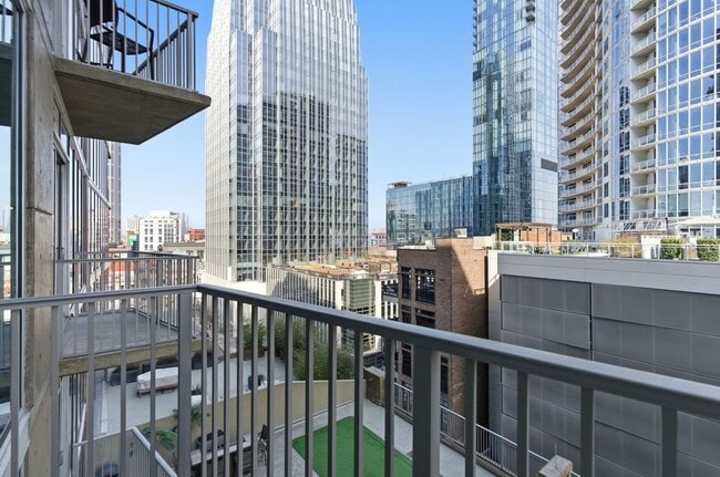 Building Photo - AVAILABLE NOW. 9th Floor of Encore Bldg Downtown Nashville. One Bed One Bath. Resort style amenit...