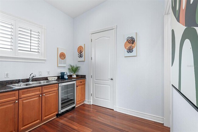 Building Photo - 4907 Bayshore Blvd