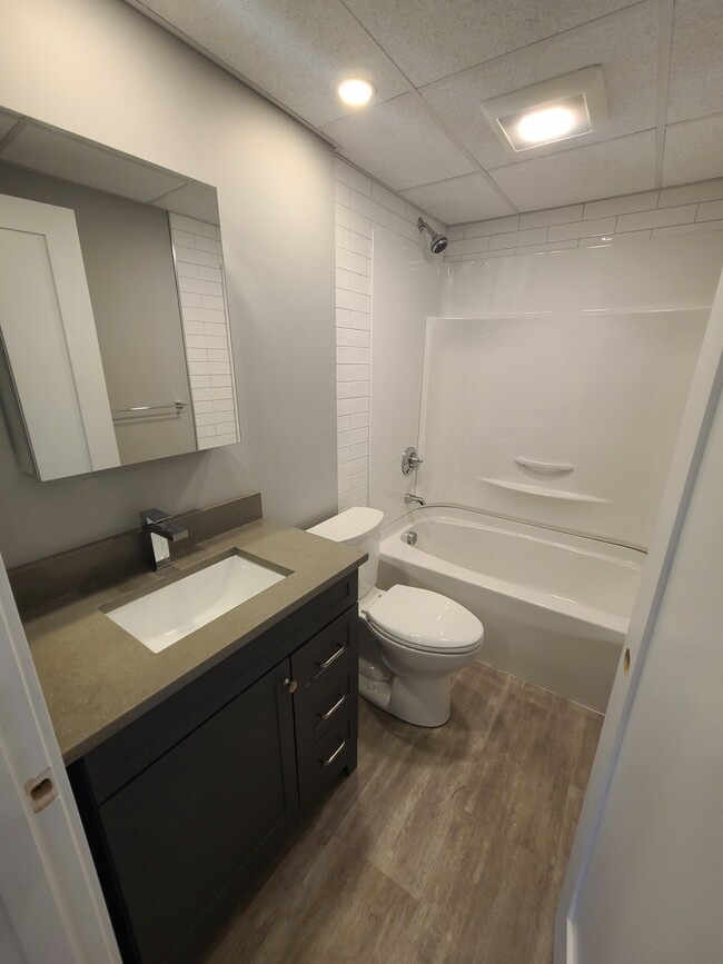 Building Photo - 15 Carson St