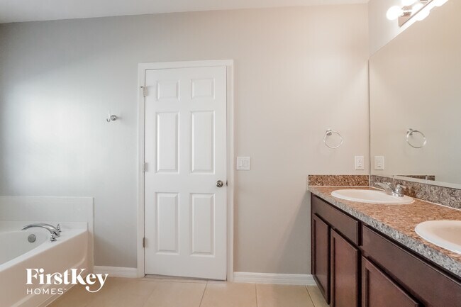 Building Photo - 644 Black Eagle Dr