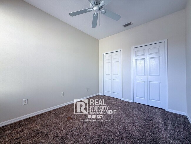 Building Photo - 2047 Park Crescent Dr