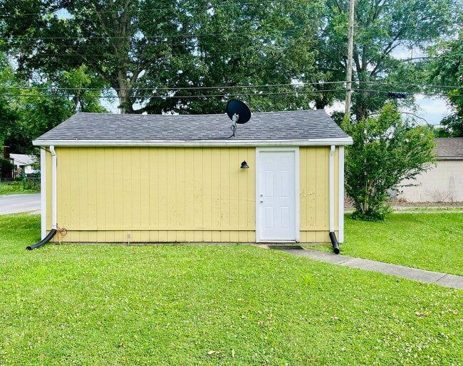 Building Photo - Charming 2-Bedroom Home with Bonus Room on...