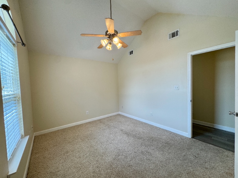 Building Photo - 3863 Heather Way