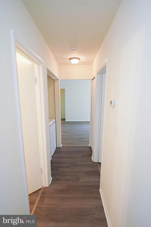 Building Photo - 802 College Ln