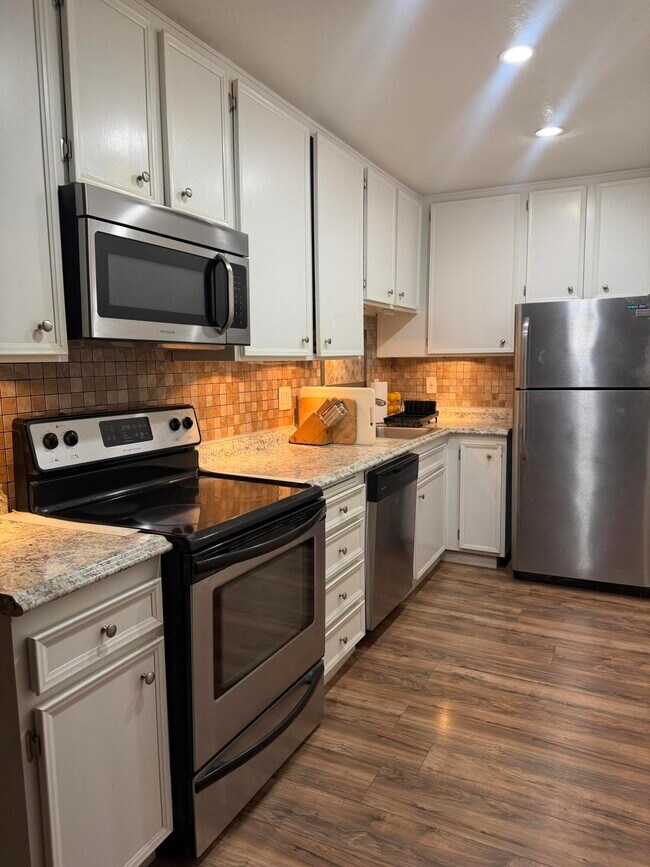 Building Photo - 680 N Ashurst Ct