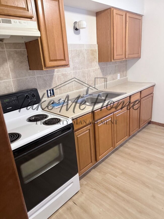 Building Photo - Charming 2-Bed, 1-Bath Home for Rent in All-Brick Fourplex