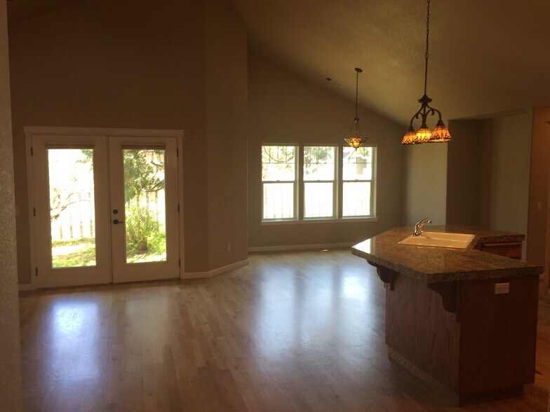 Building Photo - 1023 Rainwood Ln