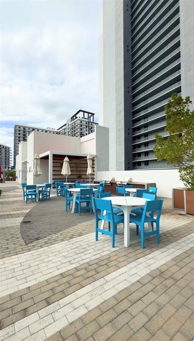 Building Photo - 16385 Biscayne Blvd