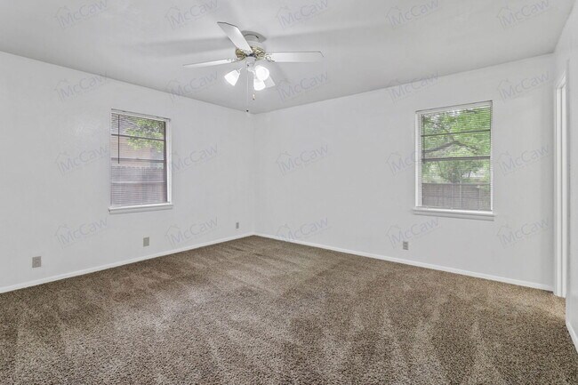 Building Photo - 1618 University Dr