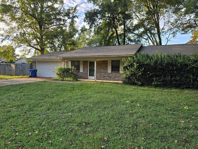 Primary Photo - 505 E Acker Tap St