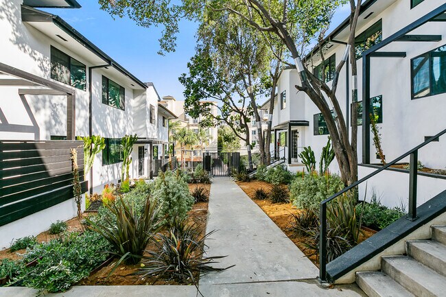 Building Photo - 233 Lucas Ave