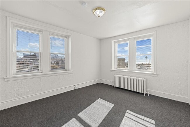 Building Photo - 33 S Iowa Ave