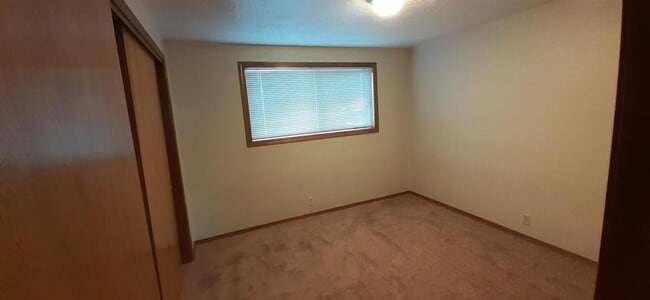 Building Photo - 274 SE Kingwood Ave