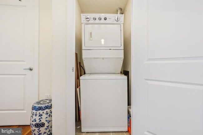 Building Photo - 475 K St NW