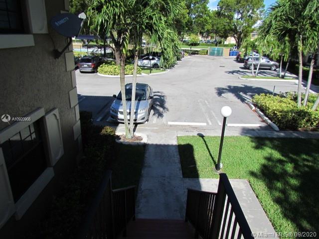 Building Photo - 2630 Riverside Dr
