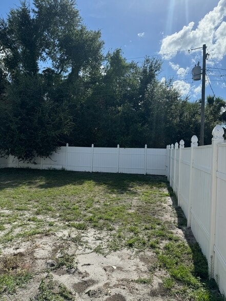 Building Photo - 313 N Arcadia Ave