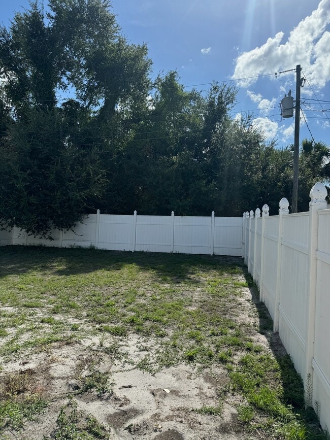 Building Photo - 313 N Arcadia Ave