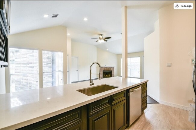 Building Photo - 6325 Southwood Ct N