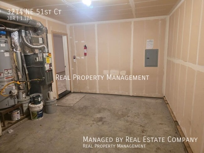 Building Photo - 3214 NE 51st Ct