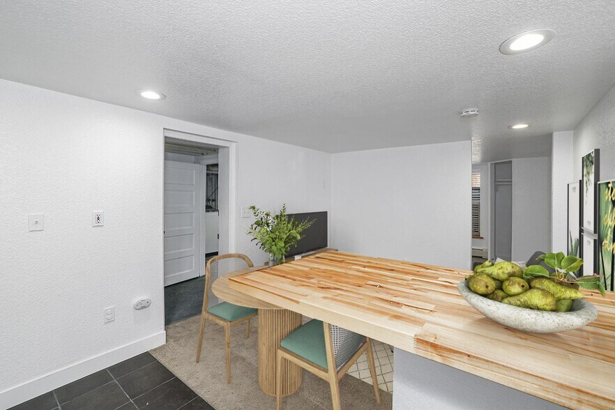Building Photo - Stylish Governors' Park 1 bed/1 bath apart...