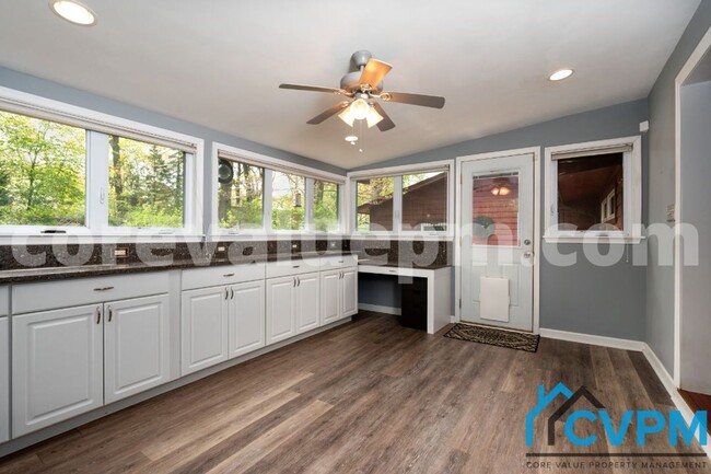 Building Photo - 7425 Hickory Ln