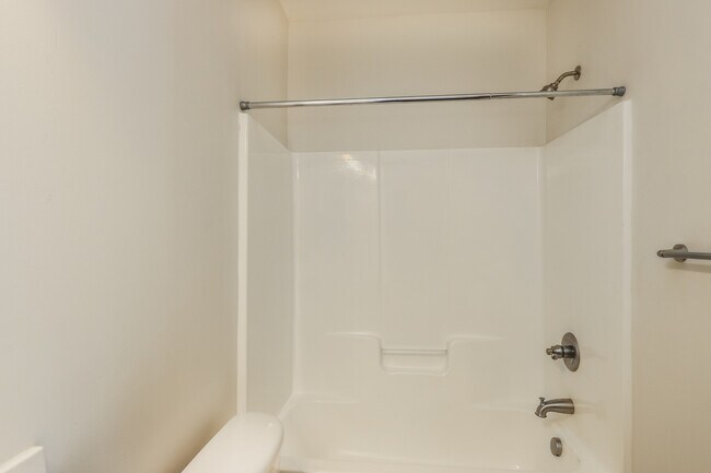 Building Photo - Luxury Downtown Townhome with 2 car Garage!
