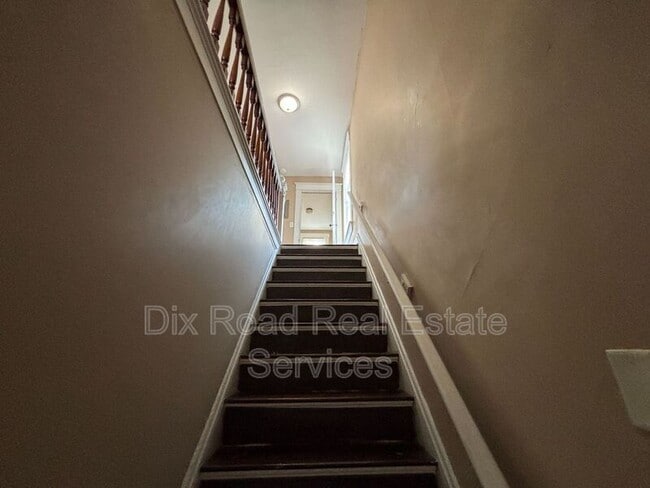 Building Photo - 1219 Campbell Ave