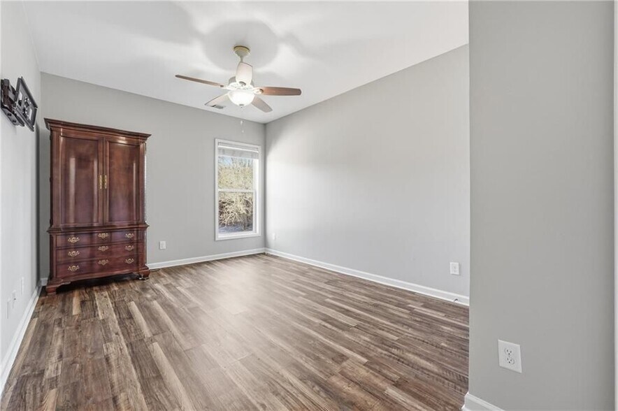 Building Photo - 1440 Waverly Glen Dr