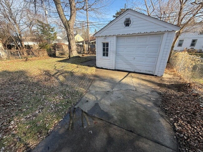 Building Photo - 389 Channing St